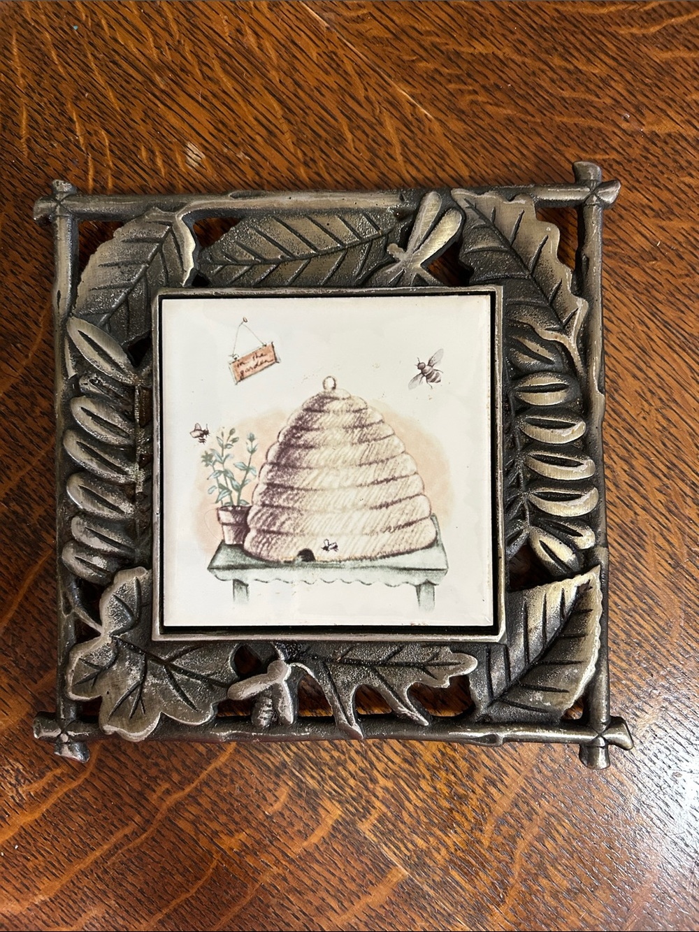 Pfaltzgraff Naturewood Beehive Brass and Ceramic Tile Trivet